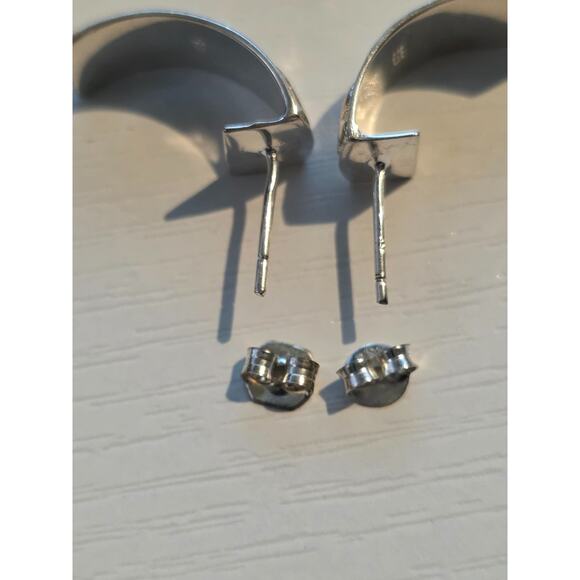 925 Sterling Silver Sea Turtle Motif Half Hoop Earrings - Picture 9 of 9